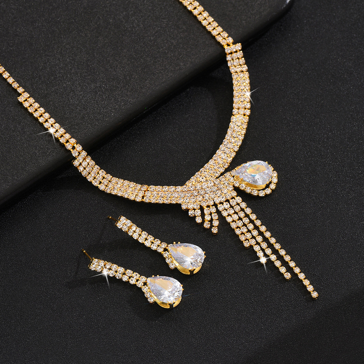 European And American Fashion Luxury Shiny Water Drop Zircon Diamond Necklace Earrings Two-piece Wedding Banquet Dress Accessories