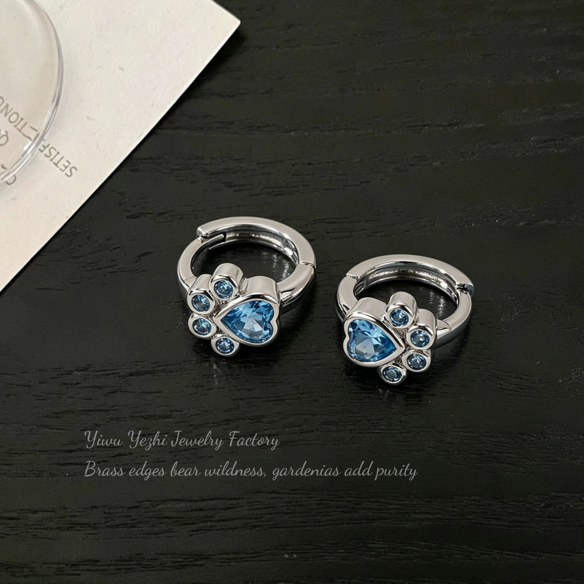 Cercei de pisică în stil coreean pentru femei, cercei de pisică în formă de inimă încrustați cu diamant albastru, accesorii elegante și personalizate