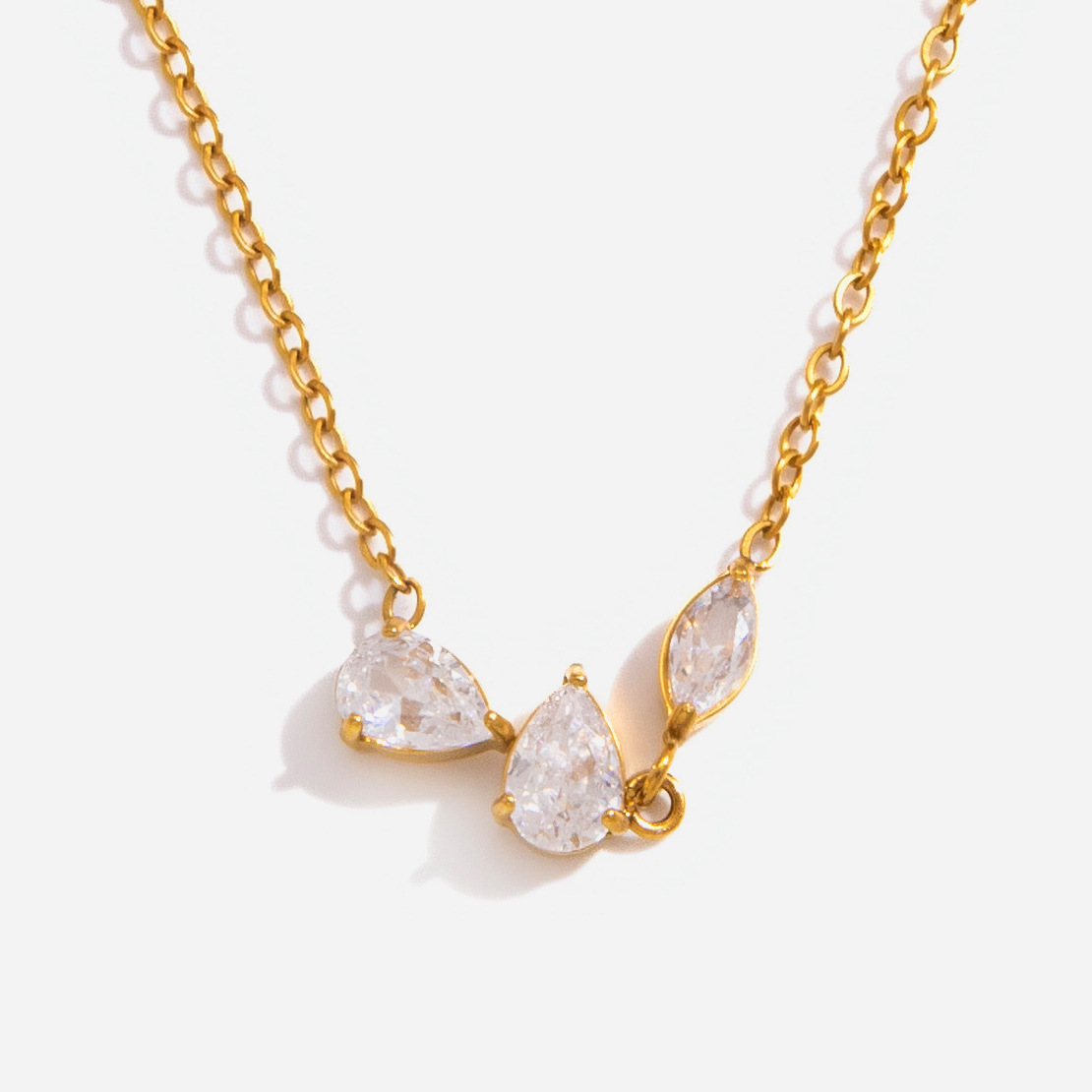Elegant French Niche Design Stainless Steel Zircon Necklace For Women, Light Luxury Minimalist High-End Feel, Gift For Girlfriend, Wholesale
