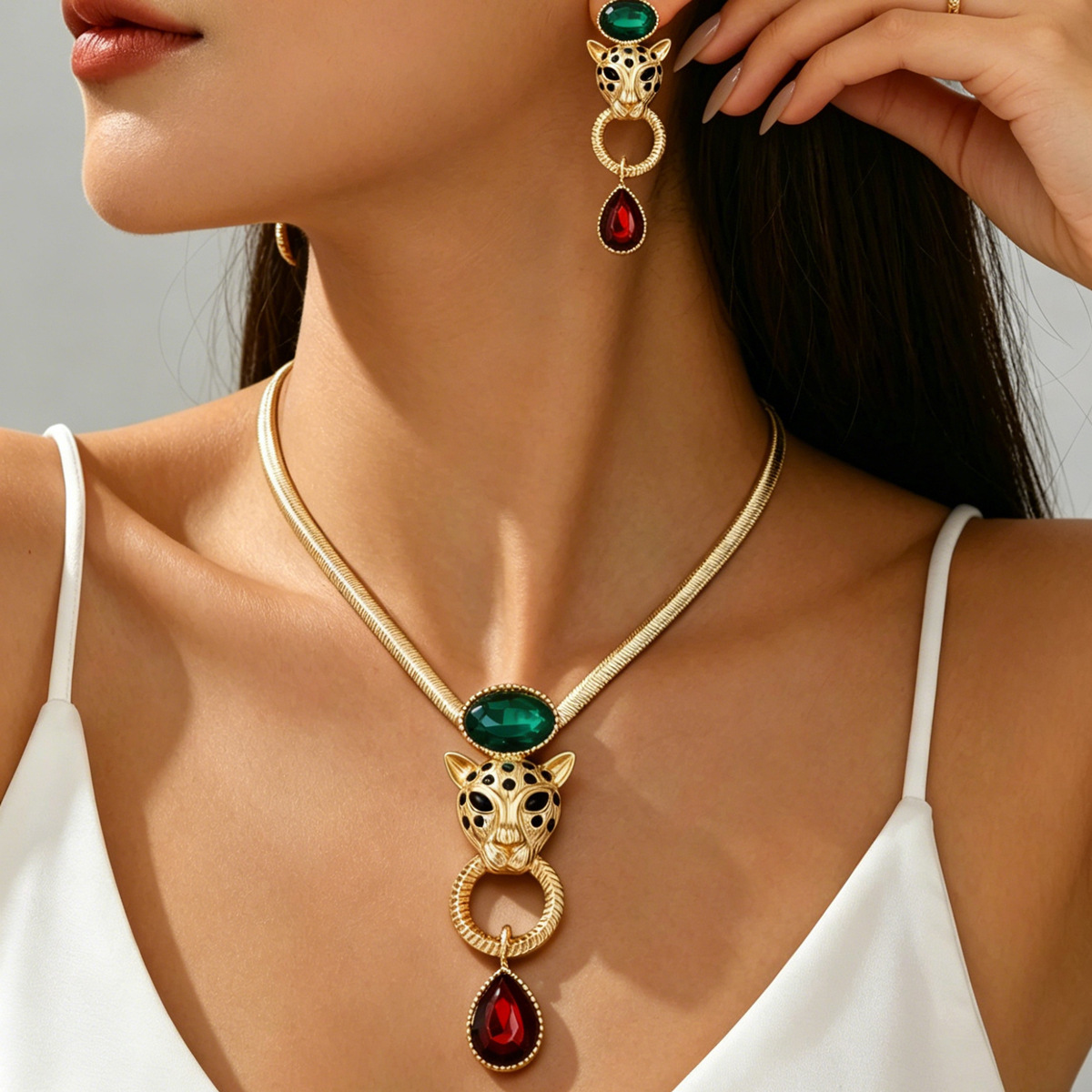 Amazon's Best-selling European And American Necklace Set, Unique Cheetah Design With Emerald Diamond Inlay, Versatile Earrings And Hand Accessories
