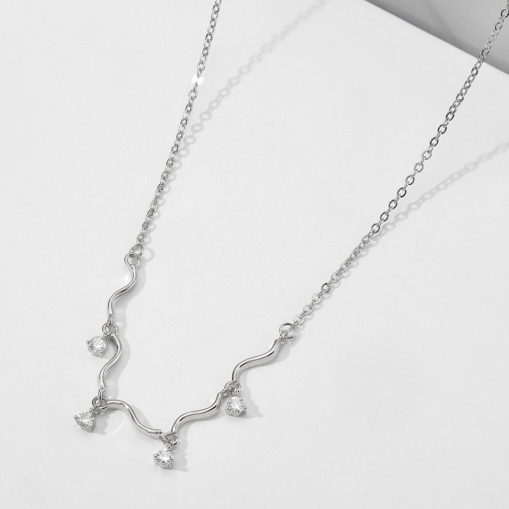 Collier en zircon forme vague – Pendentif scintillant élégant pour femme