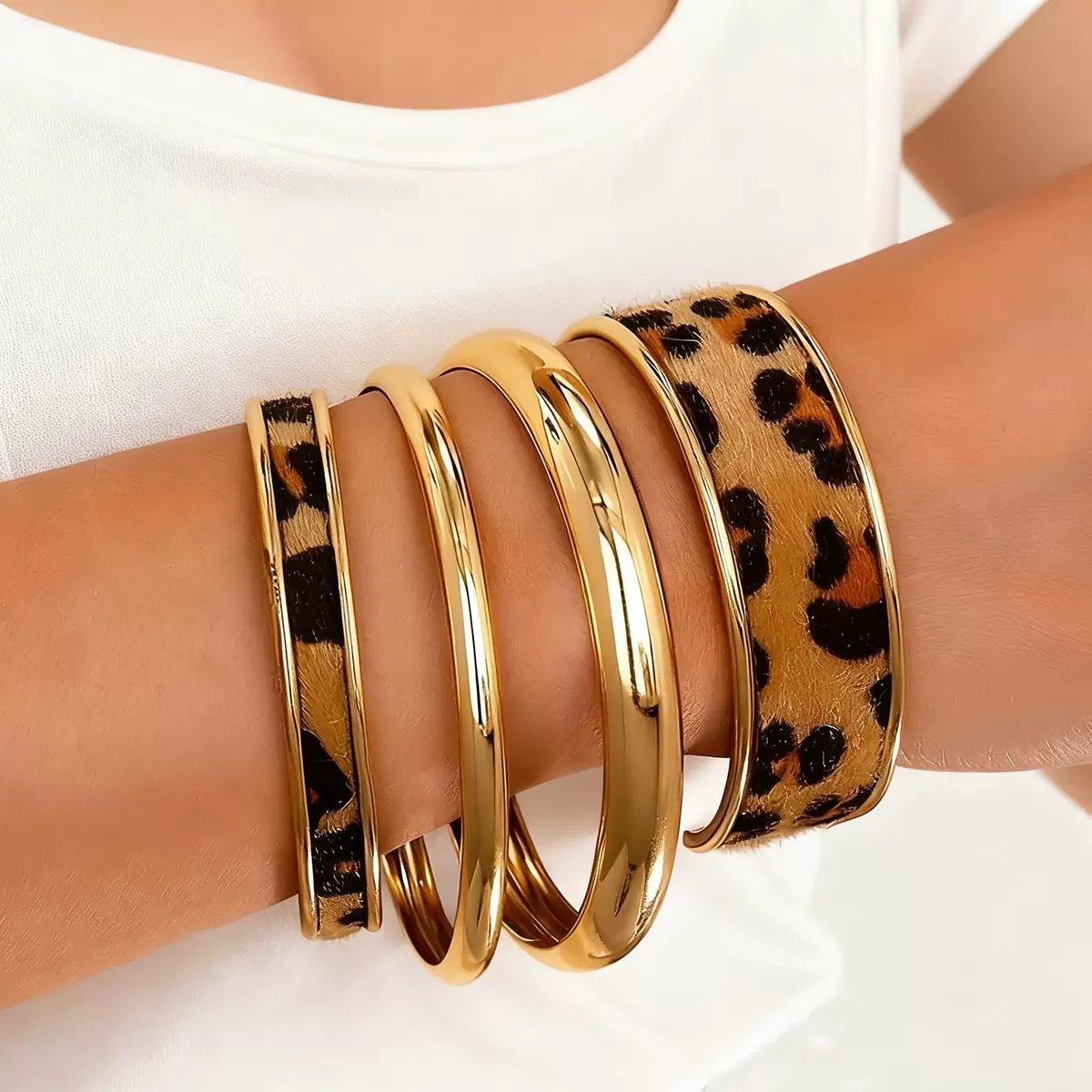 Punk Style Polished Metal Bangle, Geometric Round