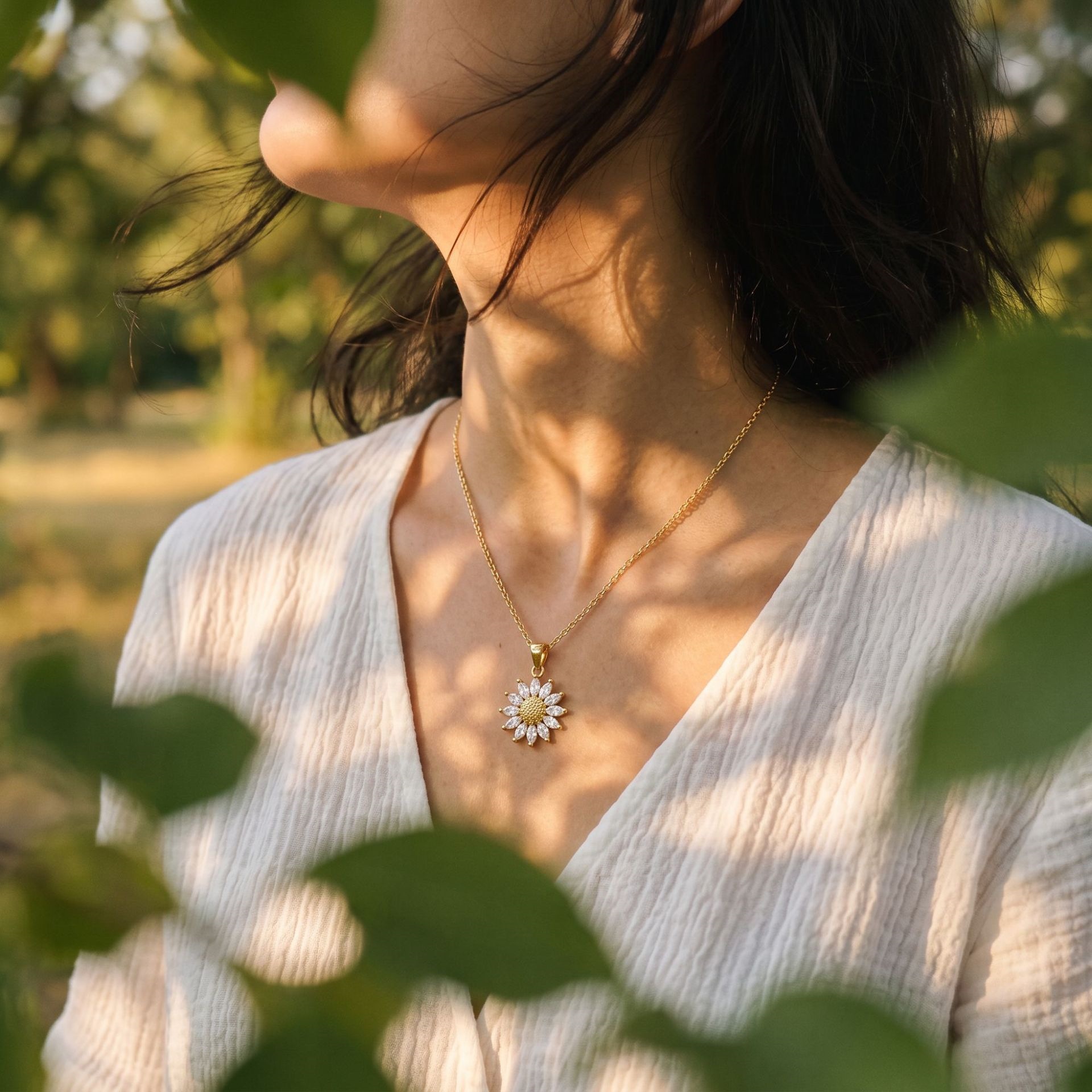 Japanese Korean Light Luxury Viral Sunflower CZ Micro Pave Clavicle Necklace, Fashion Sweet Dainty New Sunflower Pendant Necklace For Women 2