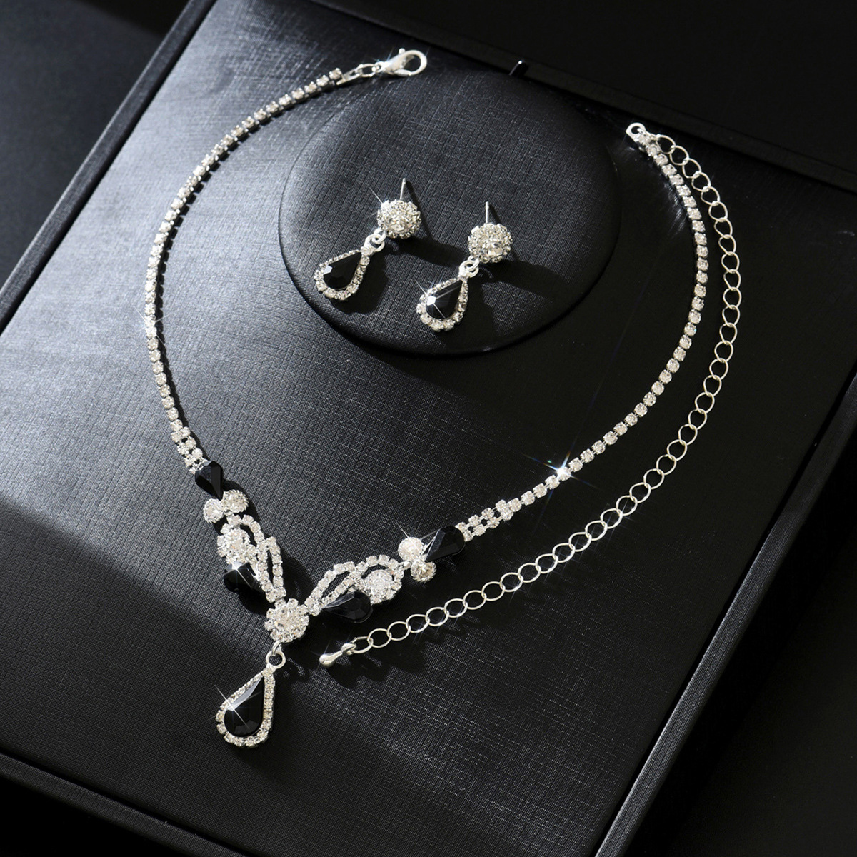 Europe And The United States Cross-border Fashion Temperament Diamond Drop Necklace Earrings Suit Niche Joker Bridal Banquet Jewelry Wholesale