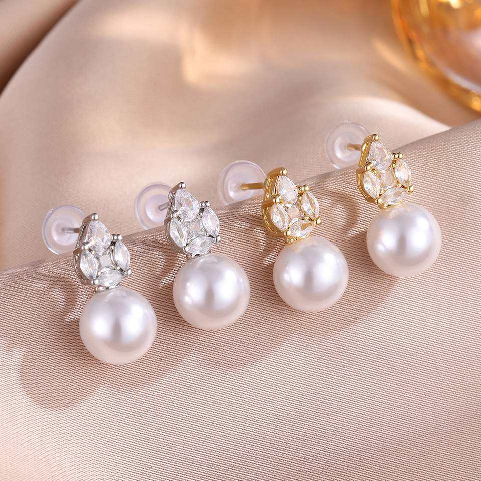Boucles d'oreilles pendantes en zircon cubique – Grappe goutte d'eau brillante