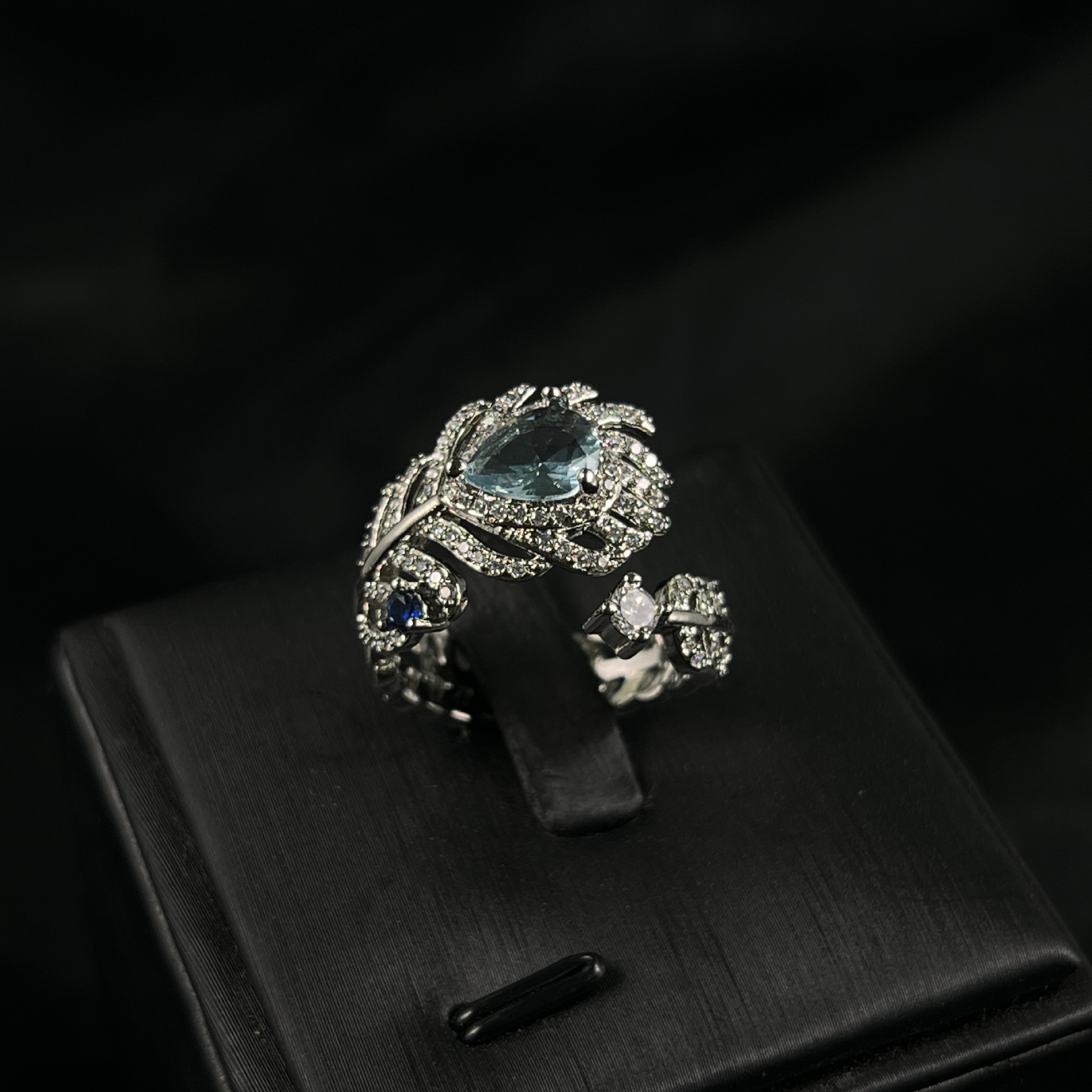 Light Luxury Fashion Jewelry Sky Blue Elegant Feather Ring High Niche Design Ring Copper Gold Plated Opening