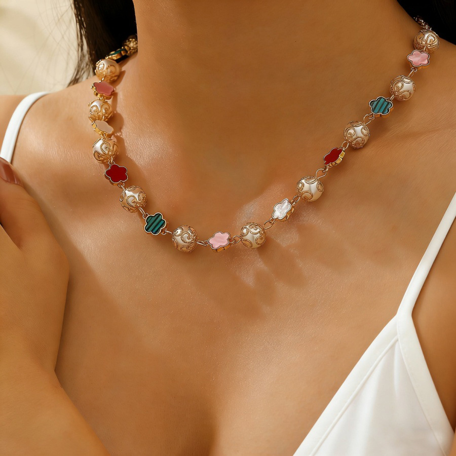 Cross-Border European And American Style Jewelry, Light Luxury Inlaid Pearl Plum Blossom Design Clavicle Chain, Versatile Niche Necklace For Women