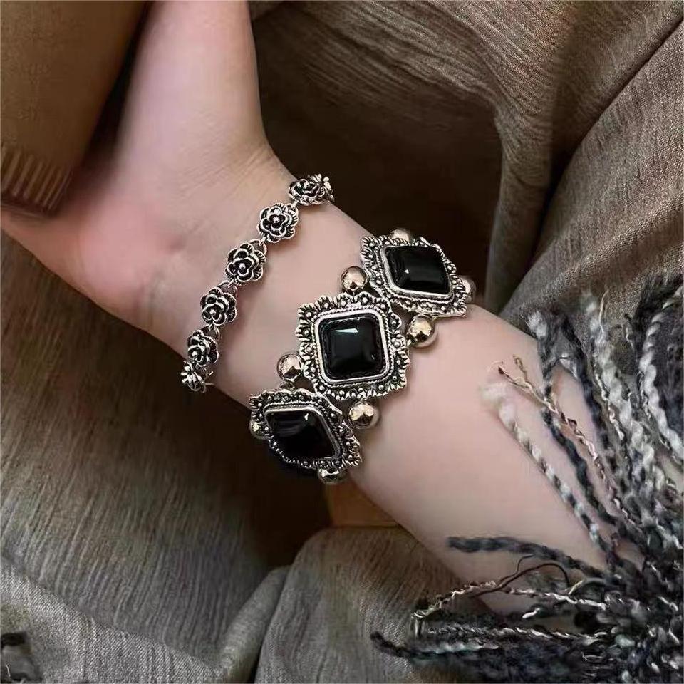 Vintage Black Rose Flower Buckle Bracelet Accessible Luxury High-End Bracelet Retro Exquisite Versatile Bracel