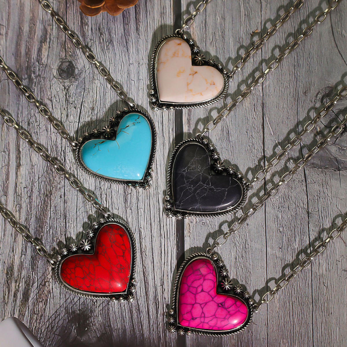 Vintage Design Necklace Western Exaggerated Denim Heart-shaped Minimalist Turquoise Multicolor Decorative Chain Necklace For Men And Women