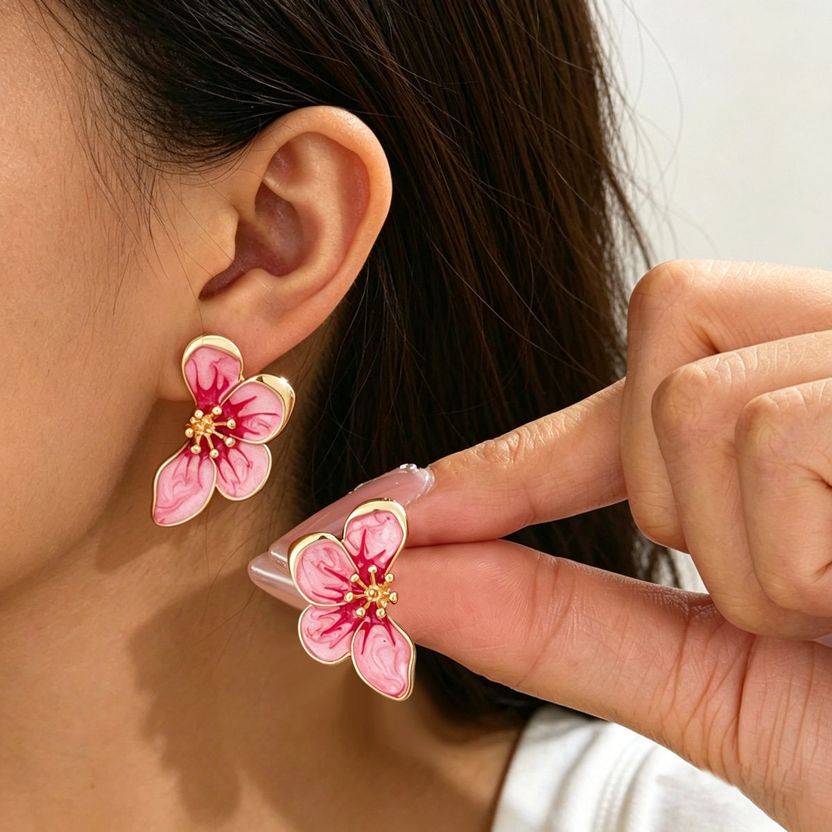 European And American Cross-Border New Women's Earrings, Niche Trendy Floral Enamel Design Metal Studs, Versatile Earrings Wholesale
