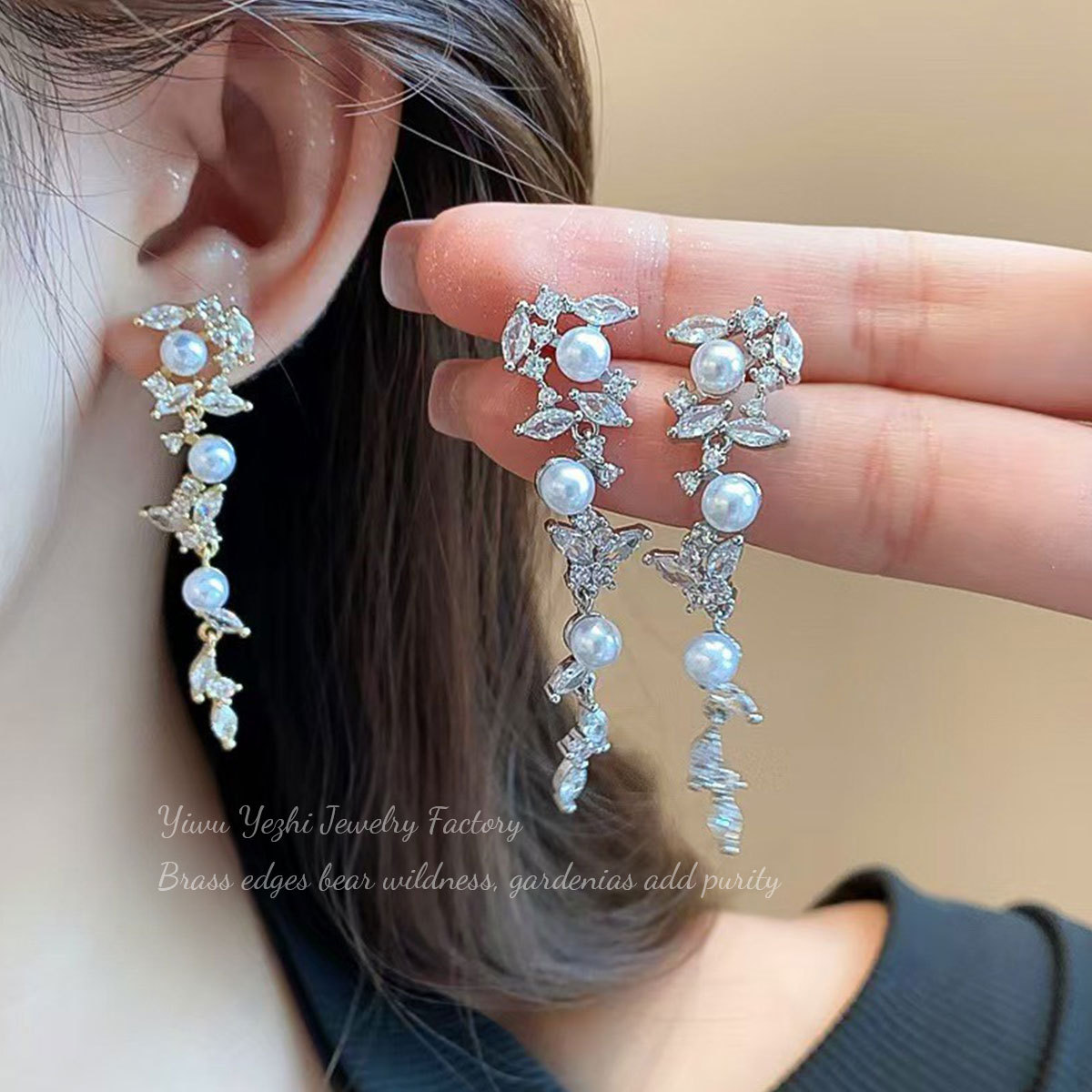 Moda franceză ușoară de lux de înaltă calitate Super strălucitoare Micro-inlaid Zircon Leaf Long Pearl Tassel Cercei Bijuterii pentru urechi rafinate