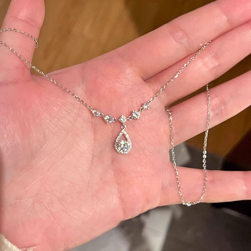 Sparkling V-Shaped Zircon Water Drop Necklace