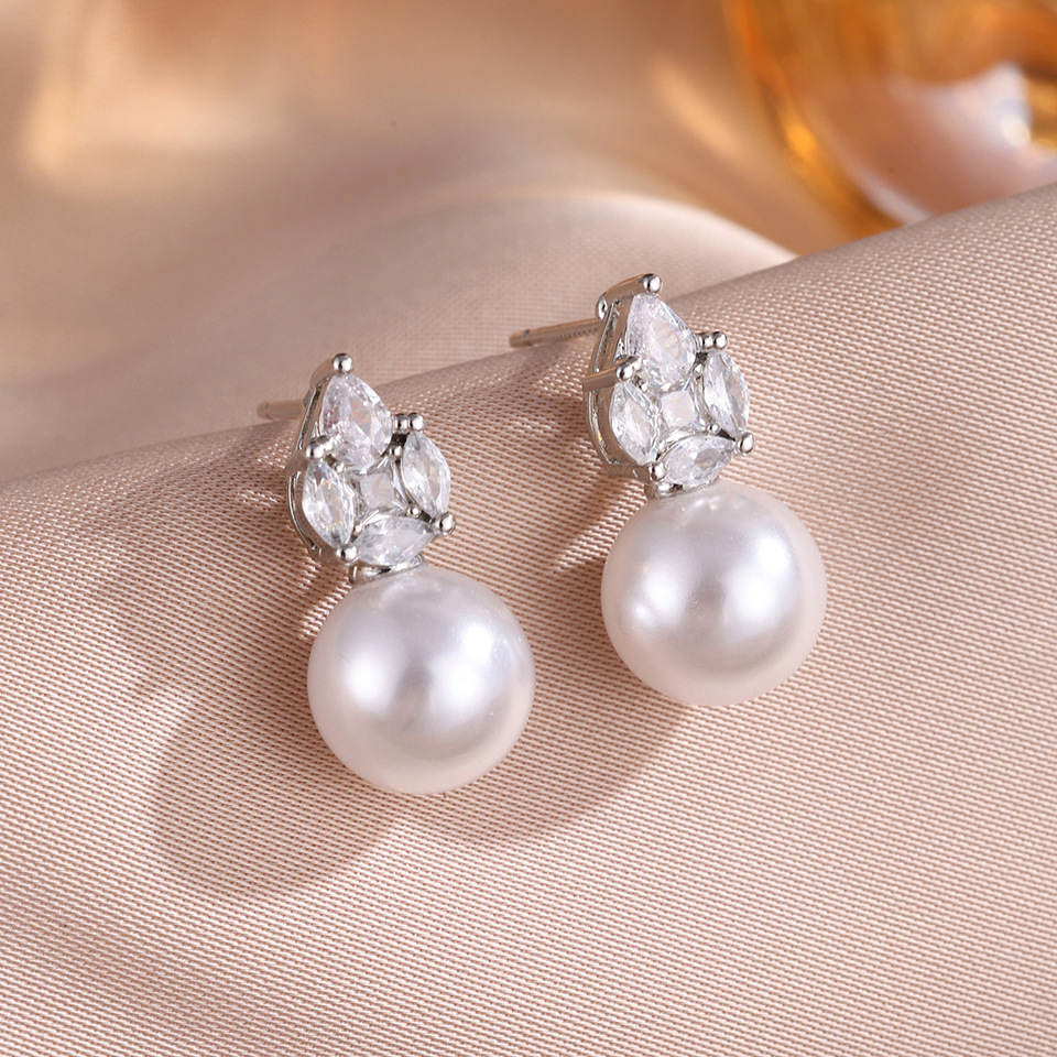 Boucles d'oreilles pendantes en zircon cubique – Grappe goutte d'eau brillante