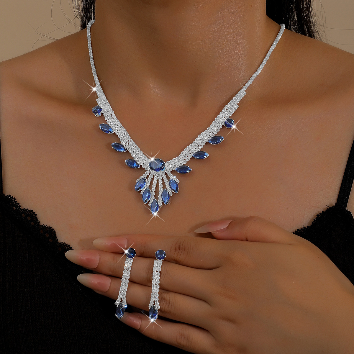 Noul set de coliere, cercei și lanțuri pentru claviculă în stil european și american de la Amazon, model scurt, pentru rochia de mireasă, accesorii de