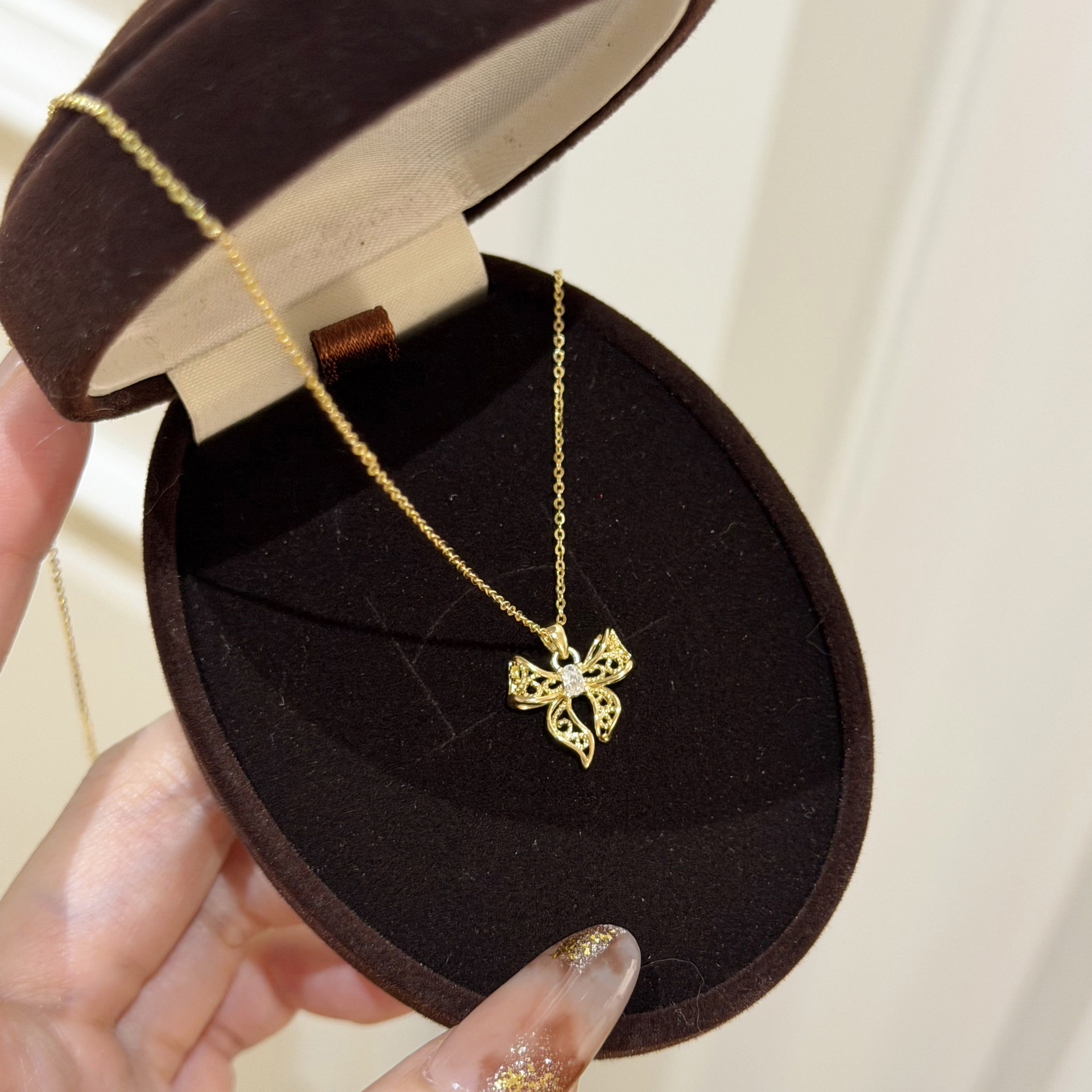 Korean-Style Light Luxury Hollow-Out Bowknot Necklace