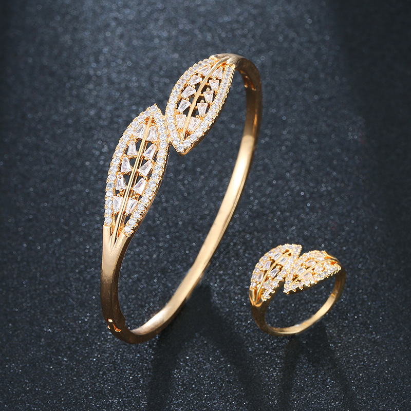 Europe And The United States New Cross-border E-commerce Hot Leaf Small Fresh Bracelet Plating Real Gold Brace