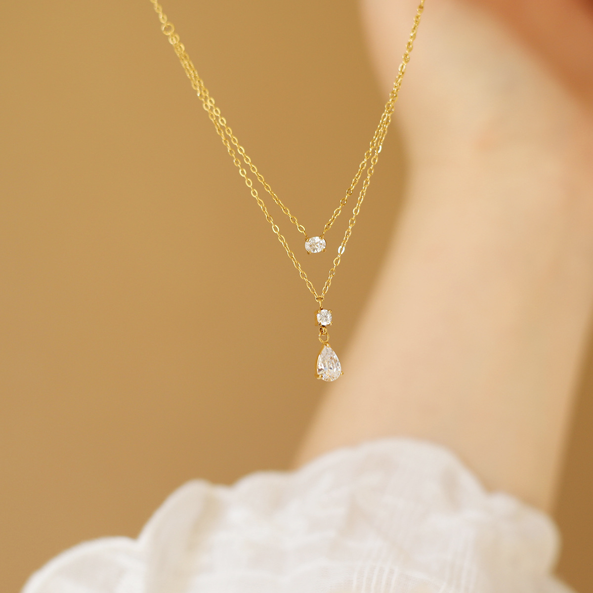 New Titanium Steel Diamond-Encrusted Water Drop Élégant et haut de gamme Simple Design Collier Clavicule Chaîne Plaqué