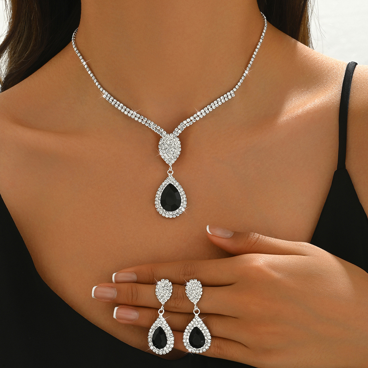 2026 Fashion Elegant High-end Luxury Sparkling Crystal