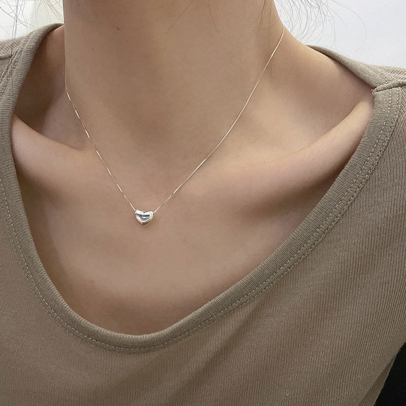 S925 Silver Small Love Necklace Women's Retro Fashion Elegant Elegant Clavicle Chain Artistic Ins Woolen Chain