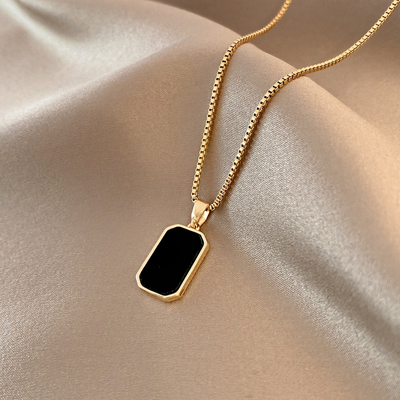 Fashion Small Black Brand Titanium Steel Necklace Women's All-match Light Luxury High-end Sense European And American Niche Design Sense 18K Gold Not Fading