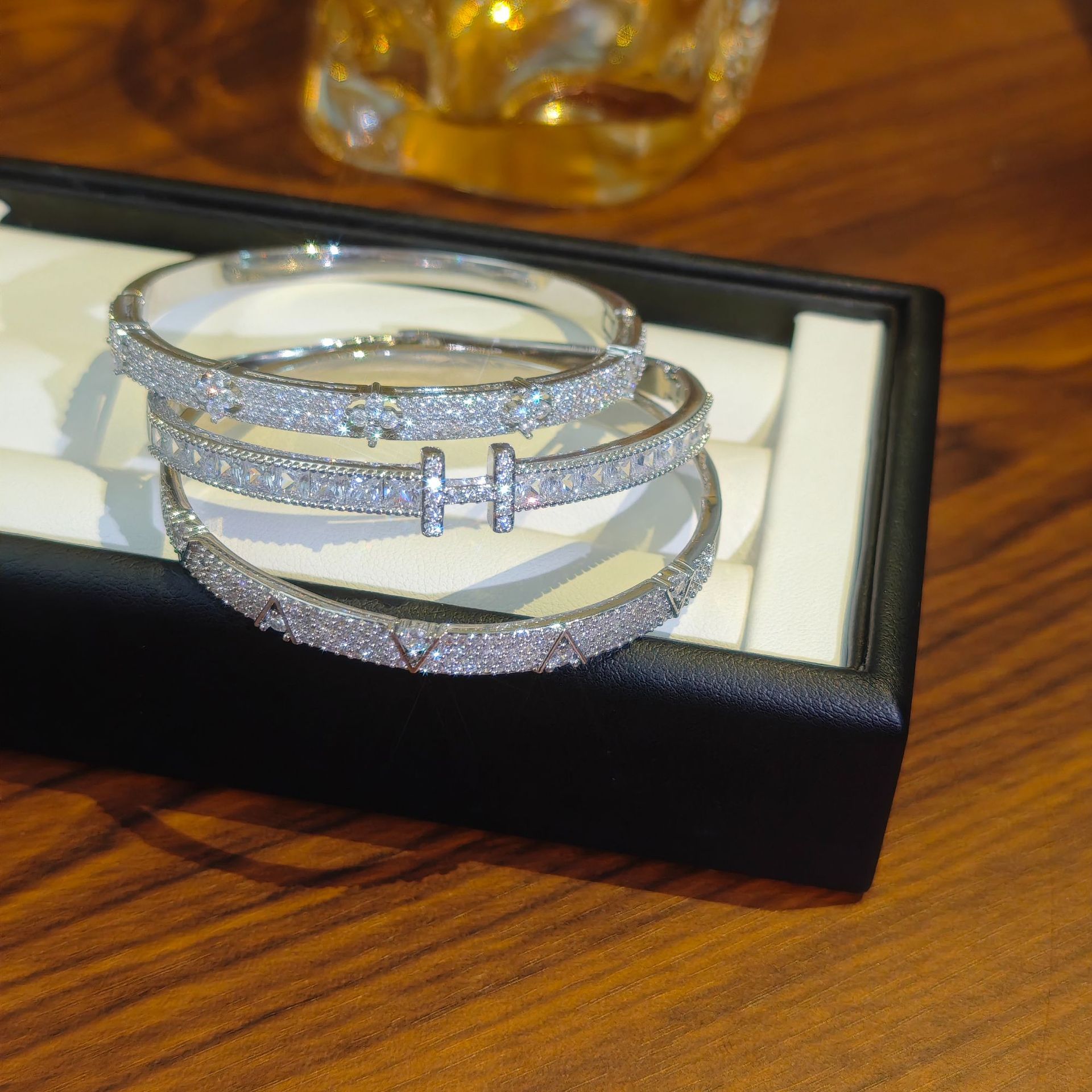 European And American Light Luxury Zircon Letter Flower Bracelet Fashionable Temperament Light Luxury Bracelet