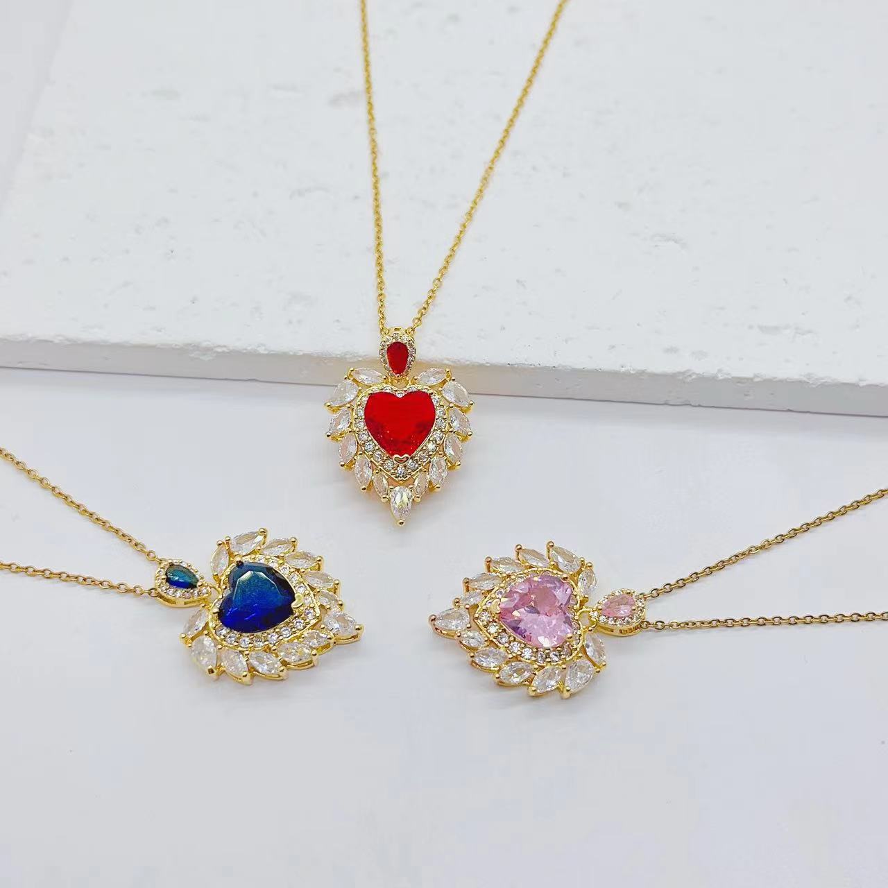 European And American Cross-border Internet Celebrity Style Angel Wings Pink Red Blue Big Peach Heart High-grade Shiny Temperament Necklace For Women