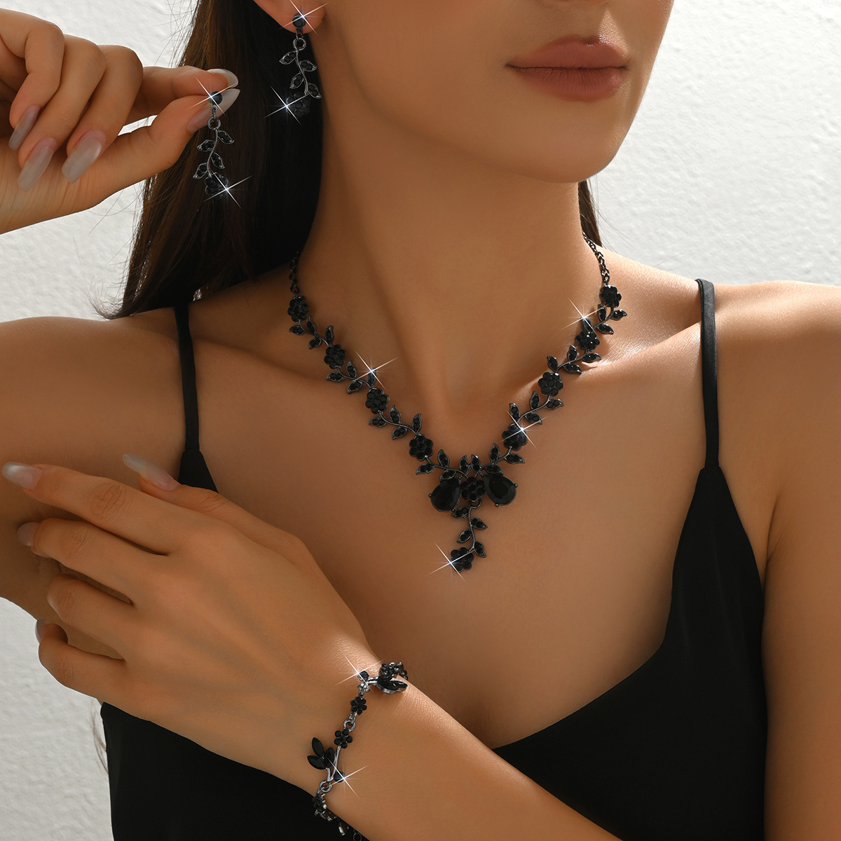 Set de bijuterii pentru femei, 3 piese, negru cu flori și strasuri: colier, cercei atârnători și brățară – accesorii de modă superbe pentru banchete și