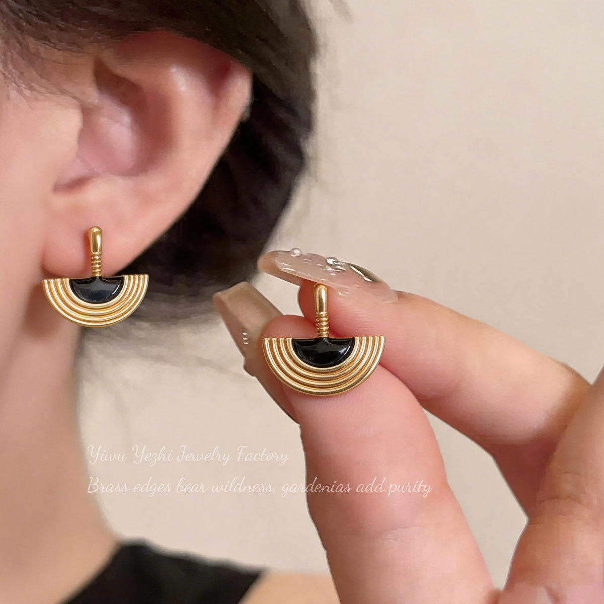 Cercei cu design nou retro în stil francez european și american pentru femei, cercei clasici de înaltă calitate, accesorii pentru urechi de nișă versatile și