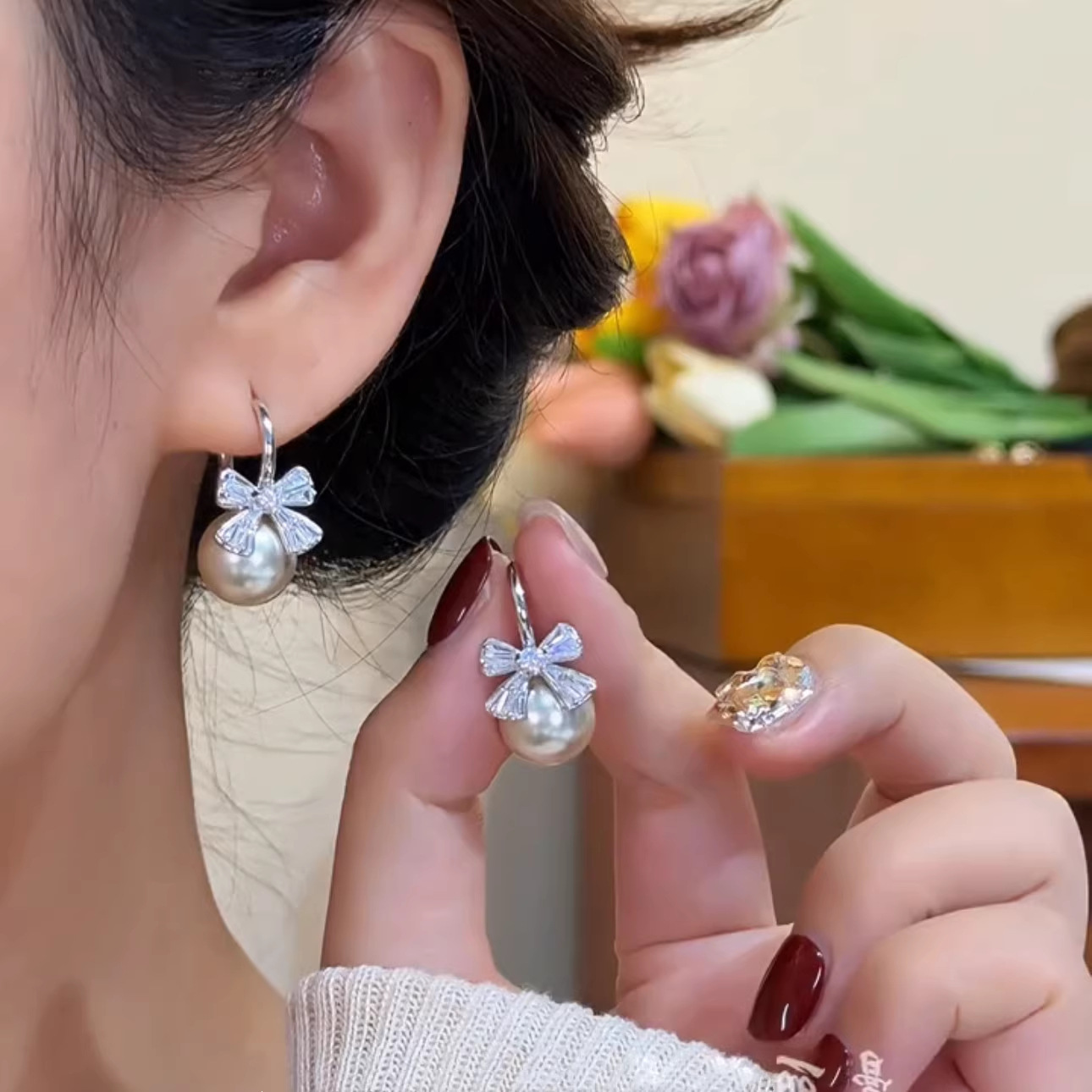Cercei fluture din argint cu zirconiu, versatili și eleganți pentru navetă, cu o senzație de vârf, cercei și accesorii rafinate și la modă pentru urechi