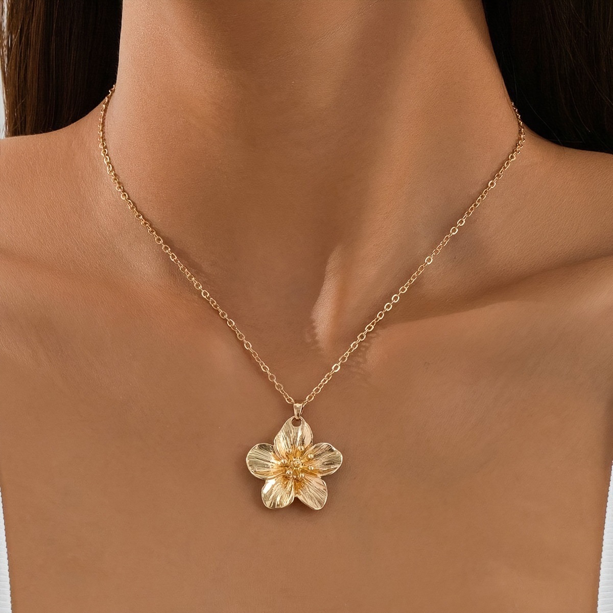European And American Cross-Border Retro Metal Flower Pendant Necklace For Women, Niche Design, Stylish And Versatile Clavicle Chain Accessory