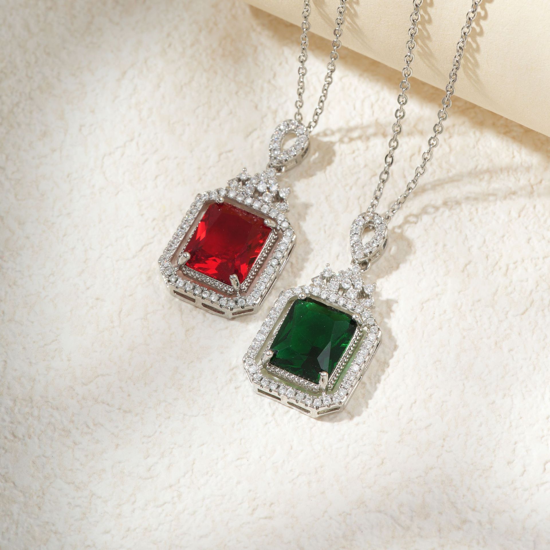 Moxi Autumn New Full Diamond Square Pendant