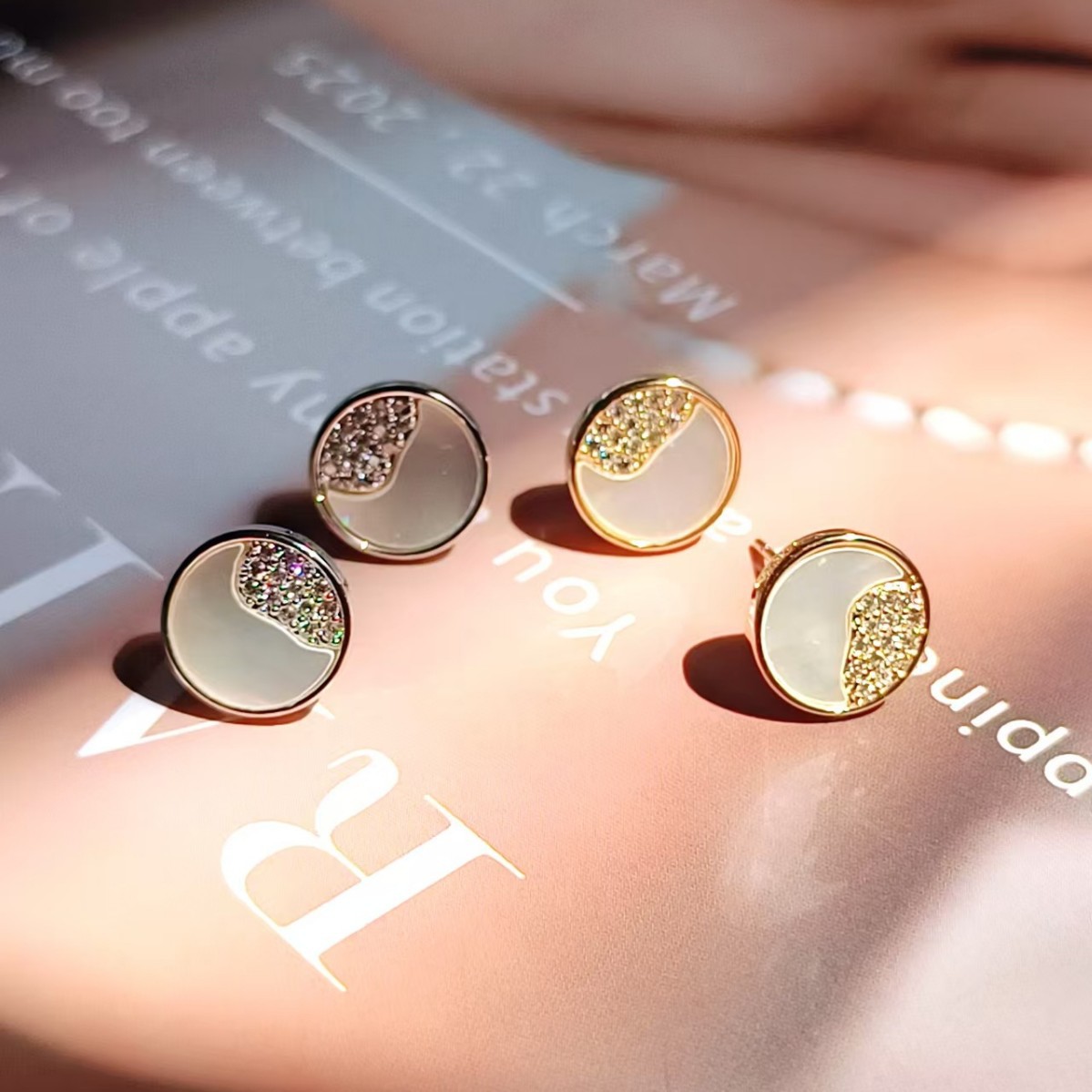 Minimalist Design Mother-Of-Pearl S925 Silver Needle Zircon Stud Earrings For Women, High-End Vintage Geometric Style