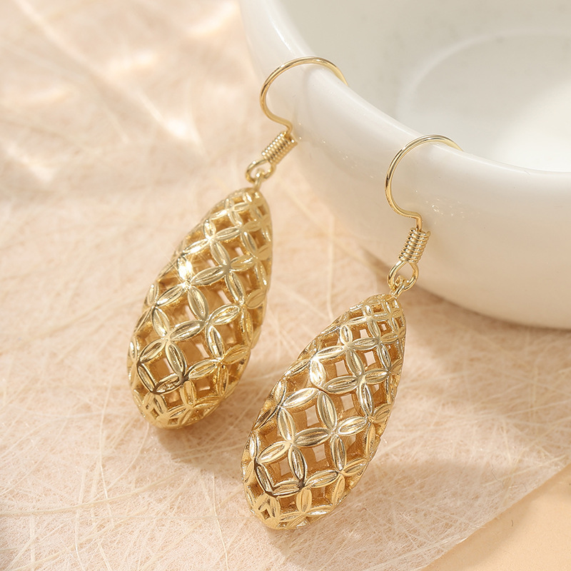 Vintage Openwork Floral Teardrop Earrings Gold Tone Brass Women Elegant Party Fashion Jewelry Statement Versatile
