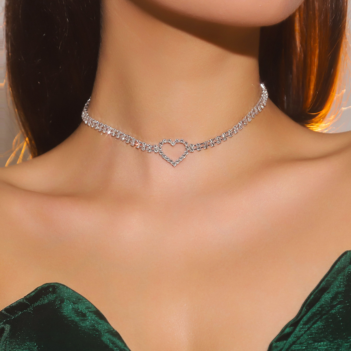 European And American Exquisite And Beautiful Rhinestone Necklace Fashion Love Clavicle Chain Women's Luxury Shiny Crystal Collar Jewelry