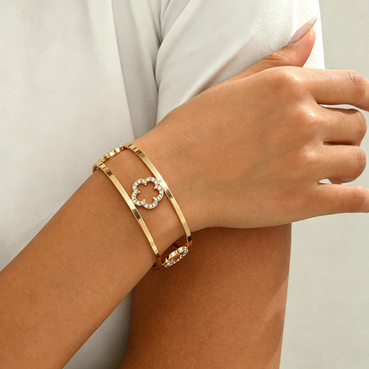European And American Cross-Border Jewelry Niche Five-Petal Flower Design With Diamond Inlay, High-End Bracelet, Versatile Fashion Wristband, Hand Accessory
