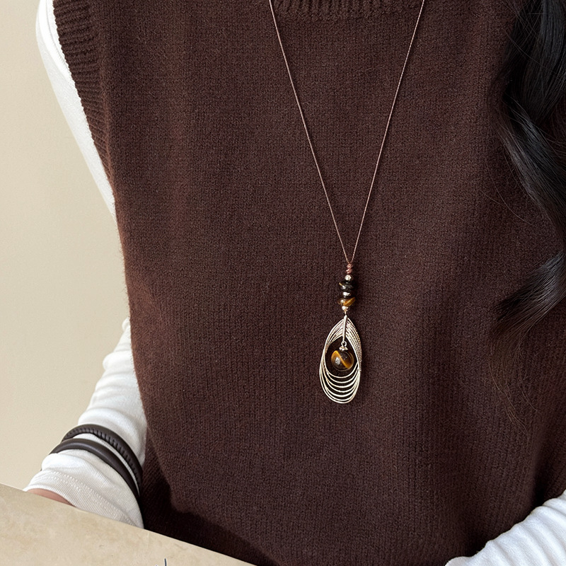 Maillard Vintage Tiger's Eye Stone Leaf Pendant Necklace For Women, Niche High Sense Elegant Delicate Versatile Sweater Chain Neck Jewelry 2
