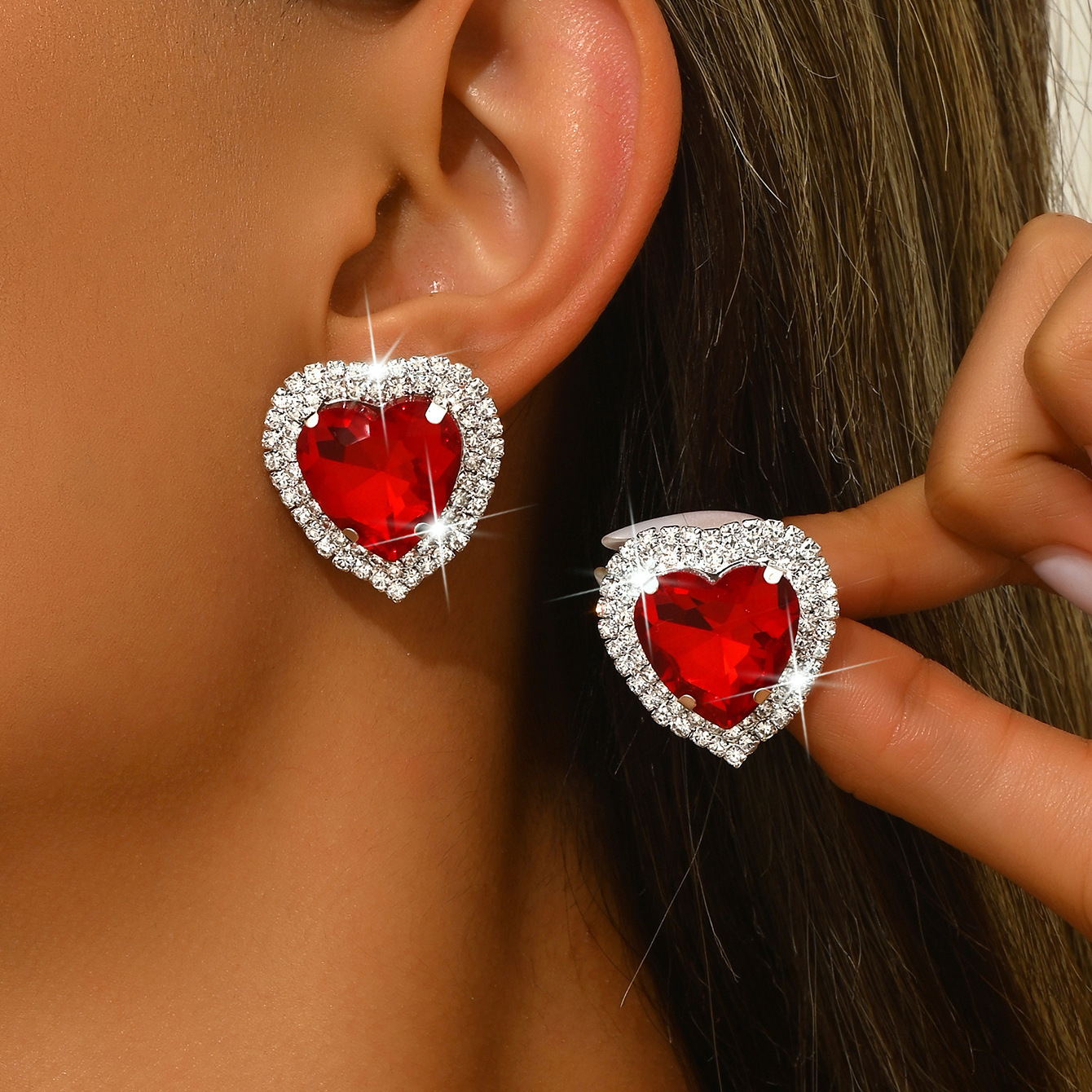 European And American Hot-Selling Light Luxury Crystal Glass Heart-Shaped Earrings For Women, Fashionable Niche Exaggerated Simple Ocean Heart Earrings