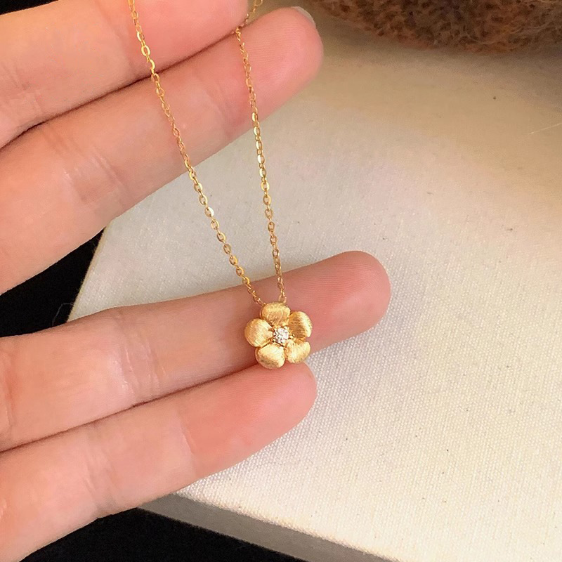 Sweet Brushed Gold Flower Pendant Necklace Women's Light Luxury Fresh Elegant Zircon Flower Clavicle Chain For Girlfriend