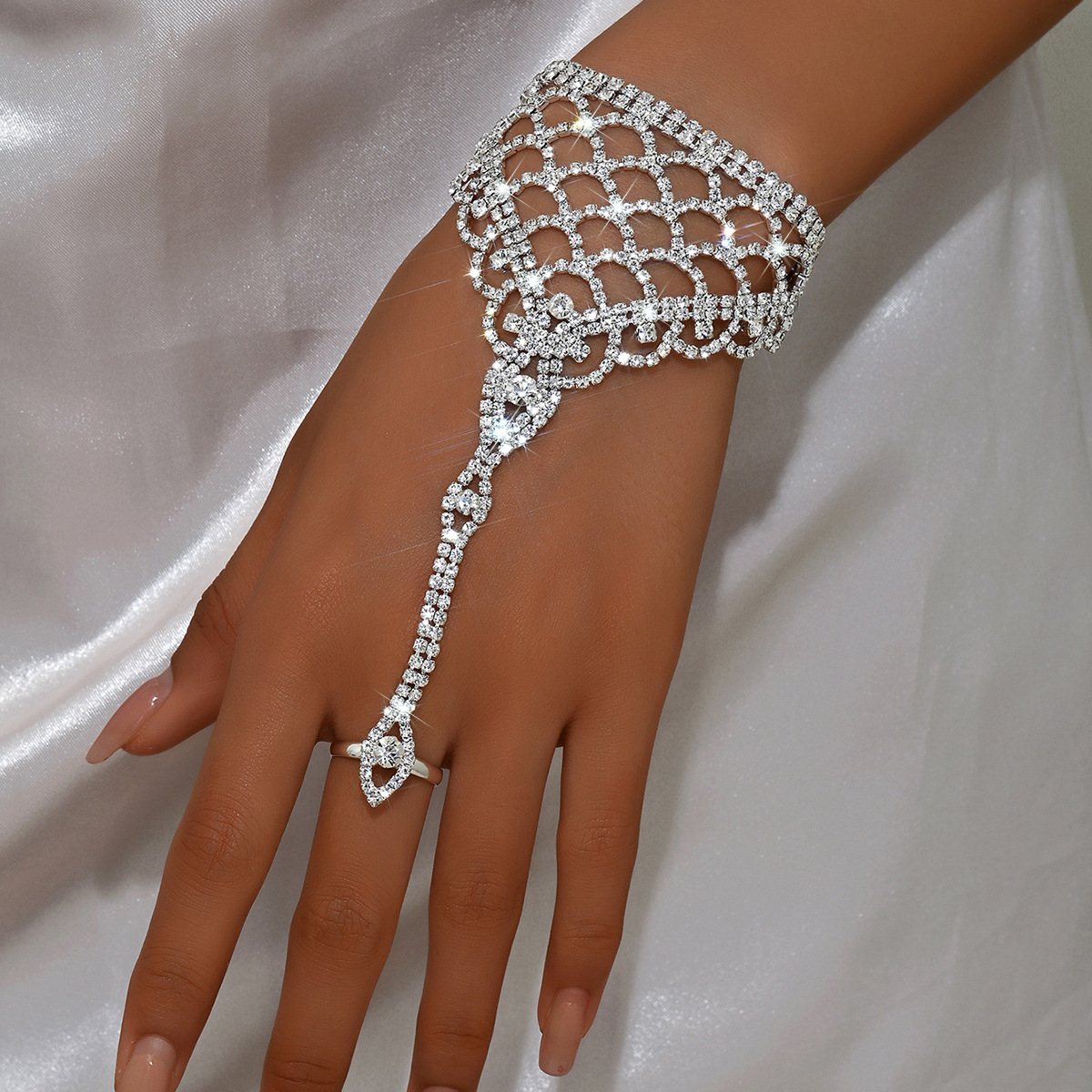 Light Luxury High-End Copper Claw Chain Wrist Bracelet, Fashionable Niche Creative Design, Zircon Lace Edge Interlocking Bracelet For Women