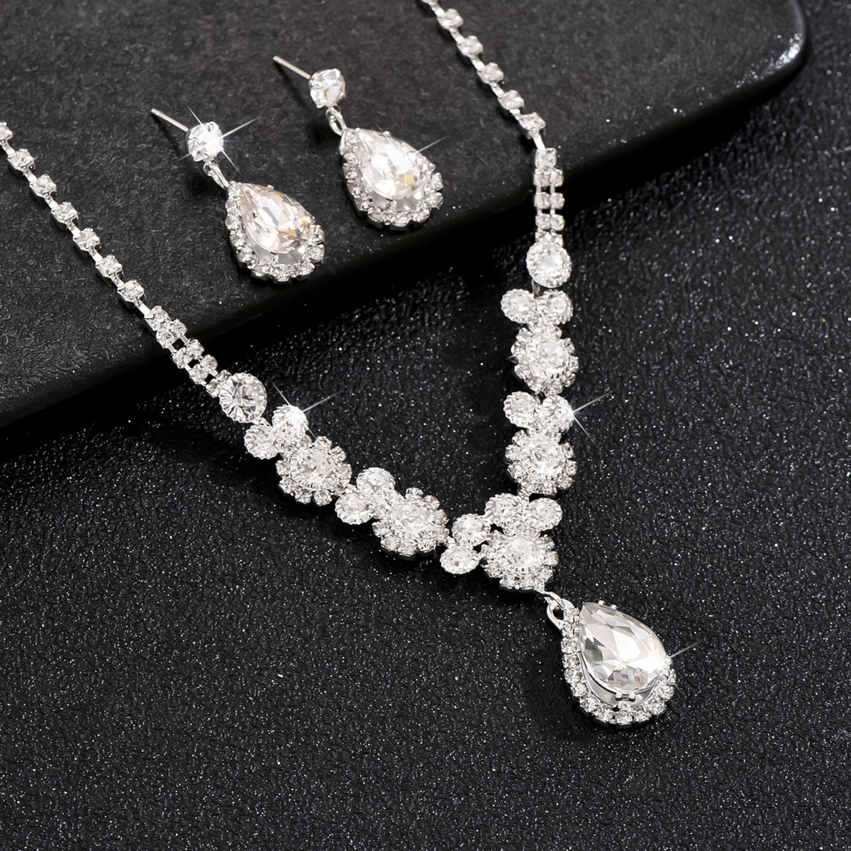 Wedding Banquet Jewelry New Year Bright Full Diamond Glass Water Drop Necklace Earrings Bracelet Three-piece Jewelry Set Suit
