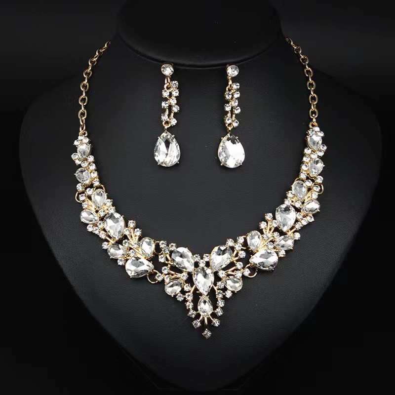 Emerald Green Teardrop Cubic Zirconia Jewelry Set, V-Neck Necklace & Long Drop Earrings, Formal Wedding Party Luxury Jewelry For European Spanish Women