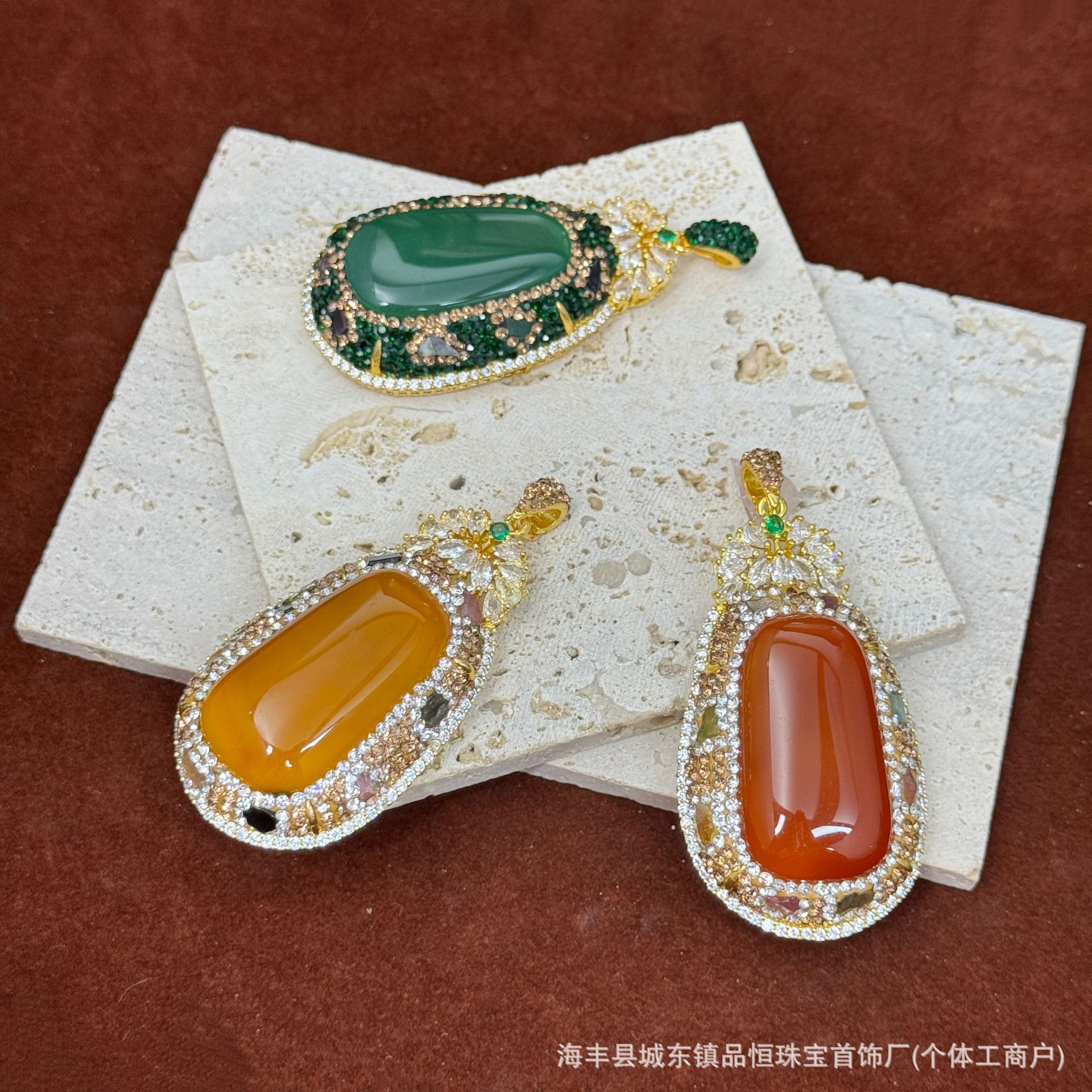 New Natural Chalcedony Inlaid Necklace With Crown Pendant, DIY Full Diamond Accessories, Personalized Raw Stone Pendant, Wholesale Supply