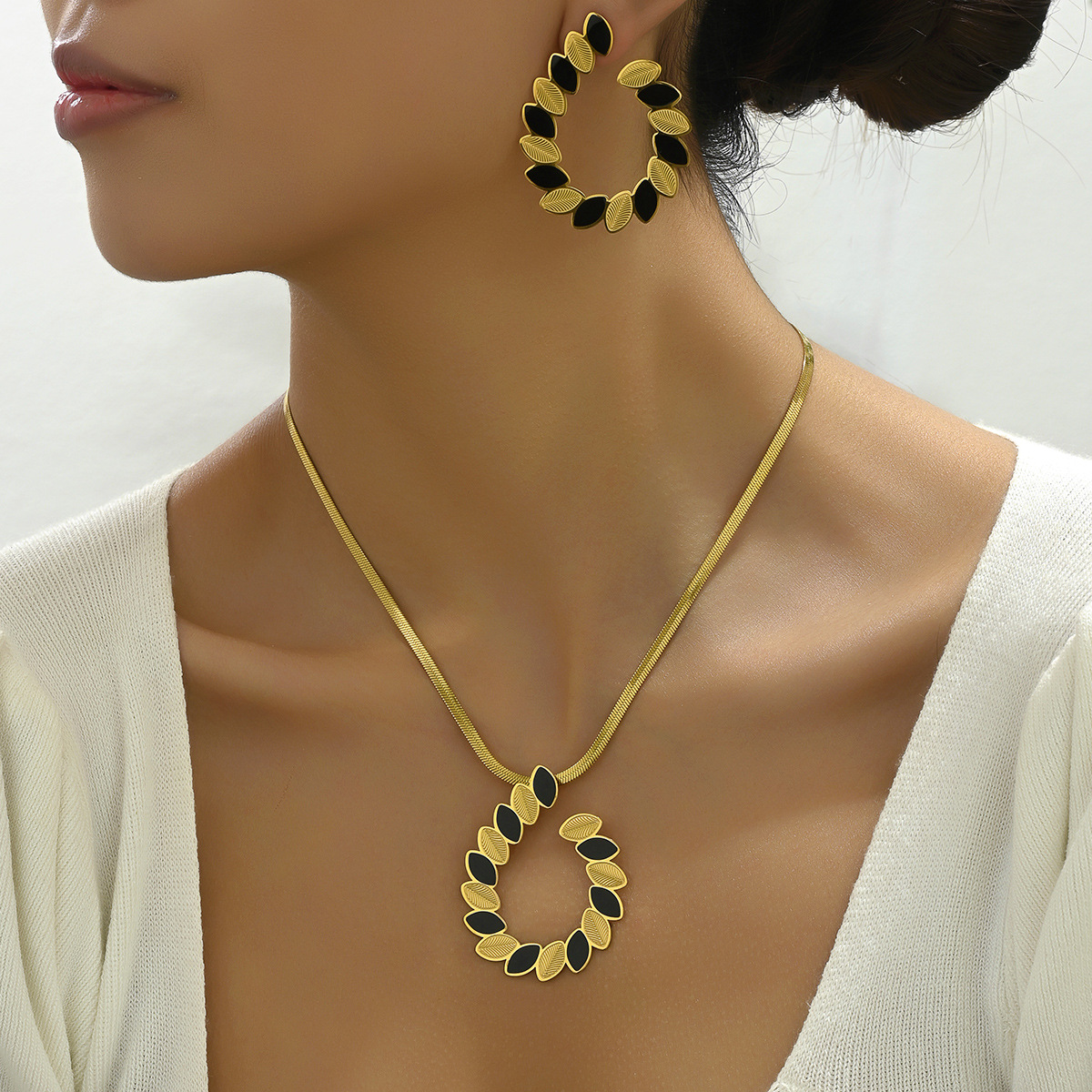 2024 Summer New Cross-border Hot Selling Women's Earrings Necklace Suit Leaves Niche Drip Oil Design Long Chain product image