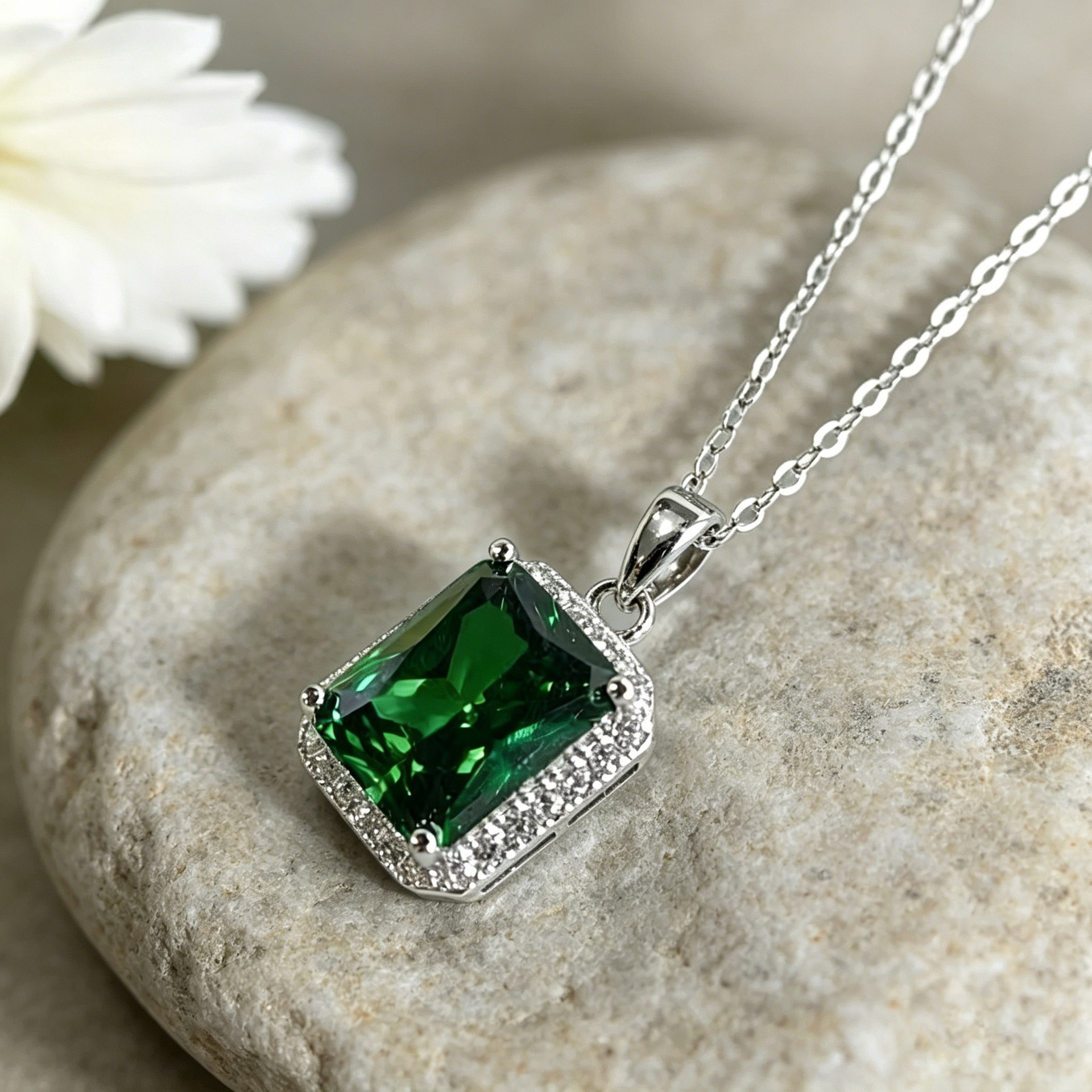 Yanbai Cross-Border Square Pendant Emerald Gemstone Necklace Exquisite Fashion Luxury Necklace