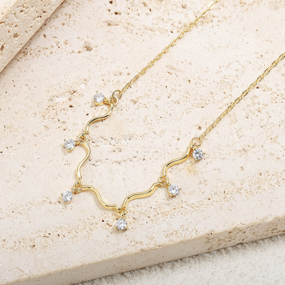 Collier en zircon forme vague – Pendentif scintillant élégant pour femme