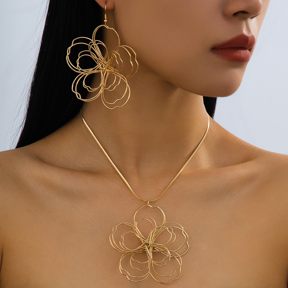 Womens Geometric Large Simple Line Floral Pendant