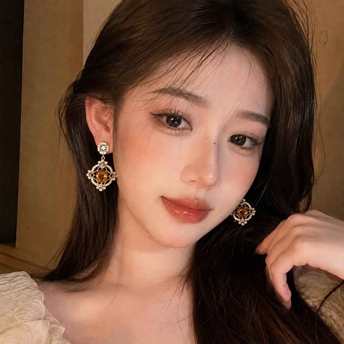French-Style High-End Olive Green Zircon Hollow-Out Light Luxury Earrings For Women, Fashionable And Elegant Court-Style Earrings, Fresh And Delicate Ear