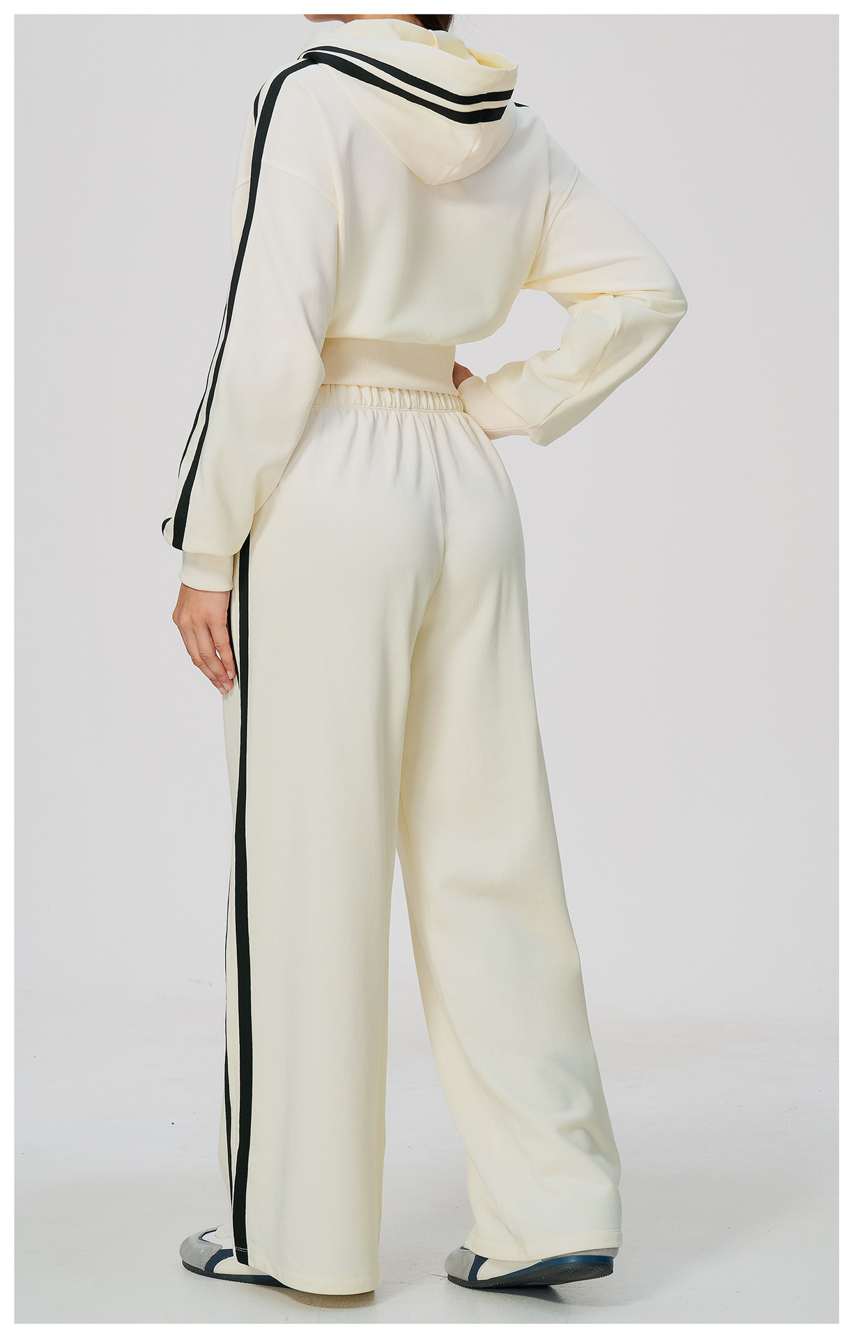 Matching hoodie and pants set, reference image 14