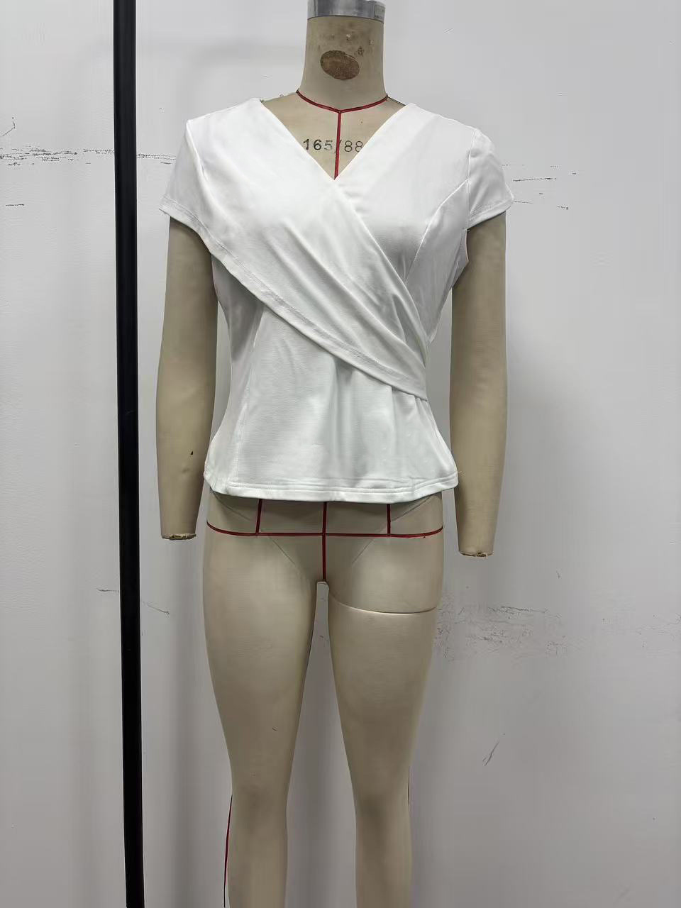 New Women's T-shirt 2026 - European Style, Elegant, Pure Color, V-neck, Short Sleeves, Form-fitting, Summer Women's Top — image 7 of 13