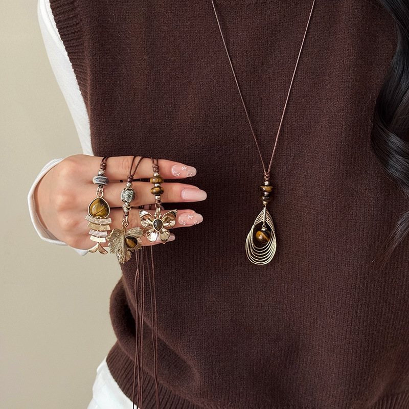 Maillard Vintage Tiger's Eye Stone Leaf Pendant Necklace For Women, Niche High Sense Elegant Delicate Versatile Sweater Chain Neck Jewelry 5